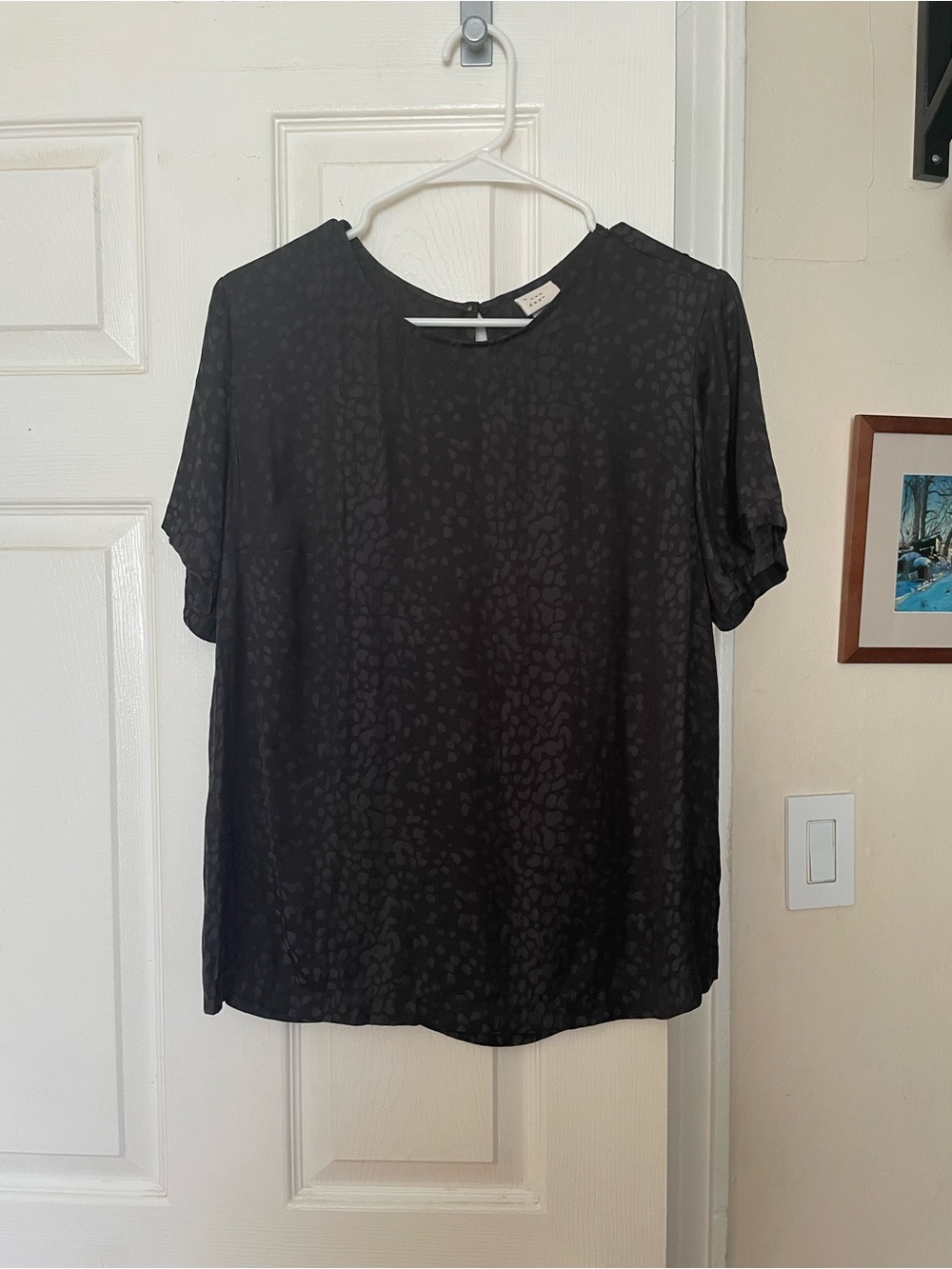a.n.d. Black Gray Leopard Short Sleeve Blouse Classic Slimming flattering sz M